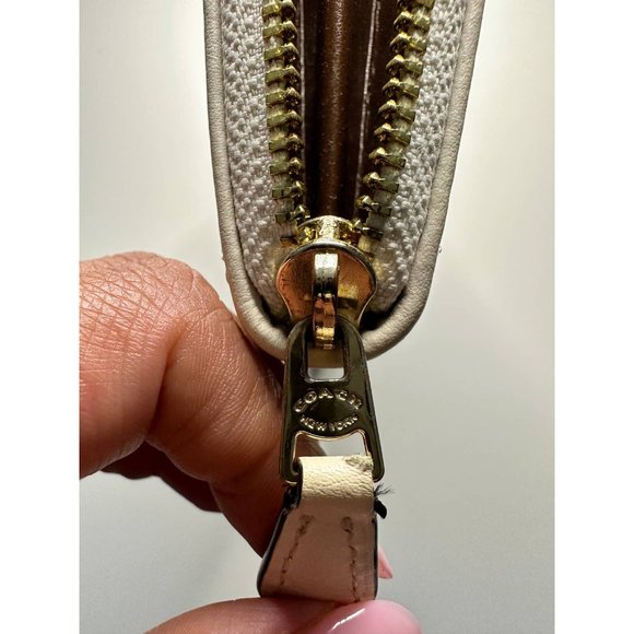 Coach Zippy Wallet - Picture 5 of 12